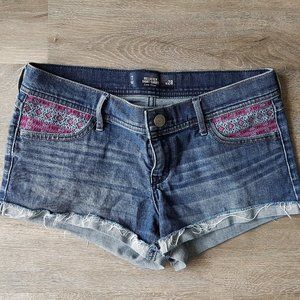 Hollister Low-rise short denim shorts size 28
